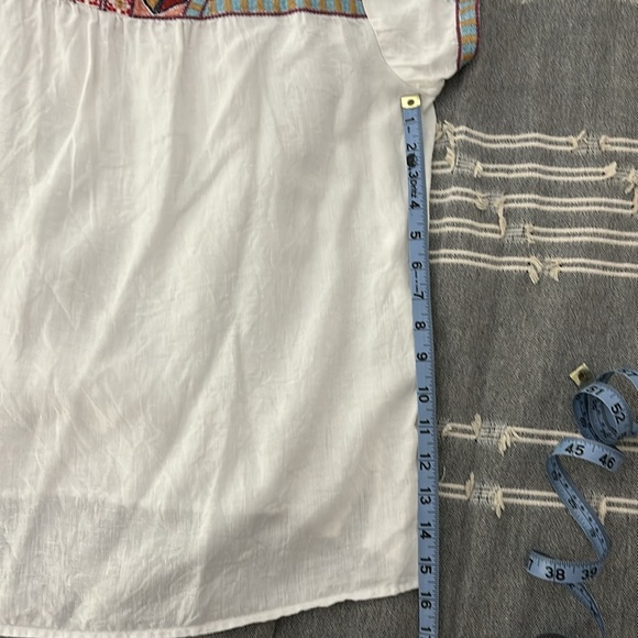 Johnny Was Wht Linen and Embroidered Top - Picture 7 of 7